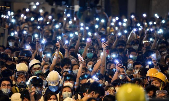 Chinese Authorities Detain Netizens Who Express Support for Hong Kong Protests