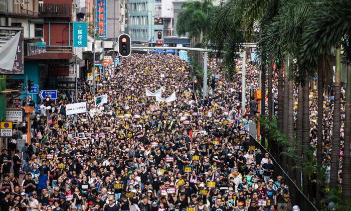 430,000 March in Another Weekend of Protests in Hong Kong, Police Fire Tear Gas, Rubber Bullets in Evening