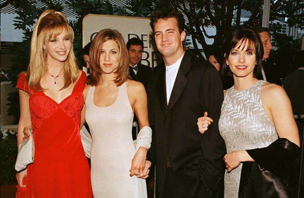 The stars of the hit sitcom <em>Friends </em> (©Getty Images | <a href="https://www.gettyimages.ca/detail/news-photo/the-cast-of-the-hit-us-tv-show-friends-from-l-to-r-lisa-news-photo/51634405">MIKE NELSON/AFP</a>)