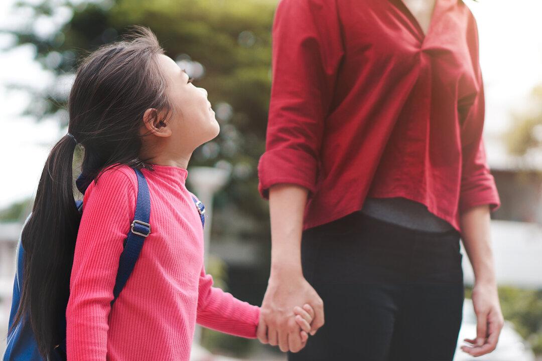 Mom Walks Daughter to Class With Ex-Husband’s New Wife, Shares Message on Co-parenting