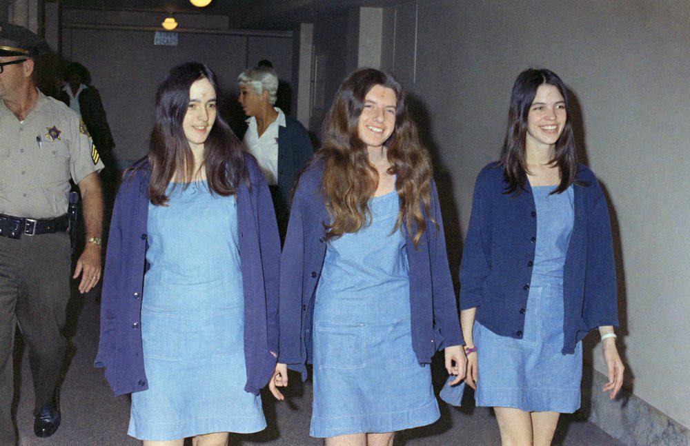 Charles Manson followers, from left, Susan Atkins, Patricia Krenwinkel and Leslie Van Houten walk to court to appear for their roles in the 1969 cult killings of seven people in Los Angeles, on Aug. 20, 1970. (George Brich/AP Photo)
