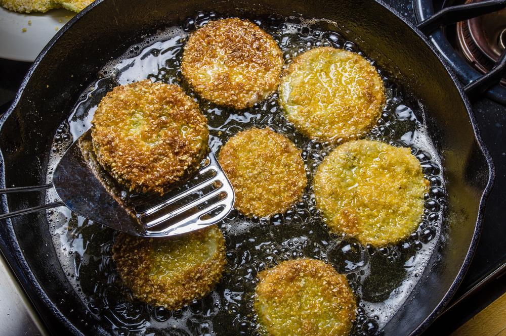When you are ready to fry, make sure your oil is hot enough that the breaded tomatoes sizzle when they hit the pan. (Shutterstock)