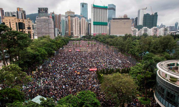 More Than 1.7 Million Hongkongers Defy Heavy Rain to Protest Police Violence