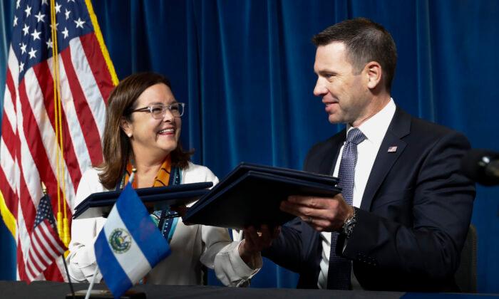 US, El Salvador Sign Asylum Deal