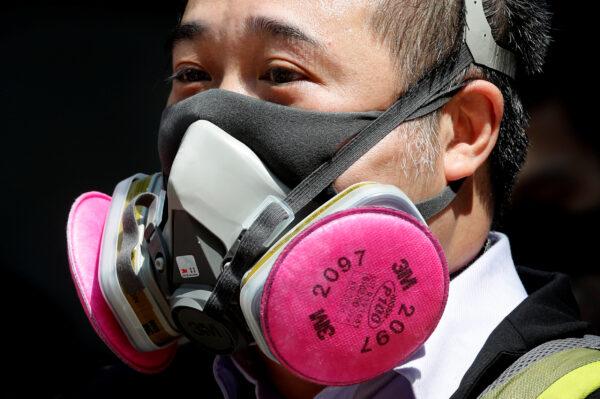An anti-government protester wearing a mask attends a lunch time protest, after local media reported on an expected ban on face masks under emergency law, at Central, in Hong Kong on Oct. 4, 2019. (Tyrone Siu/Reuters)
