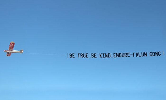 Woman’s Dream Inspires Her to Rent a Plane to Tow a Message on 30-meter-long Banner