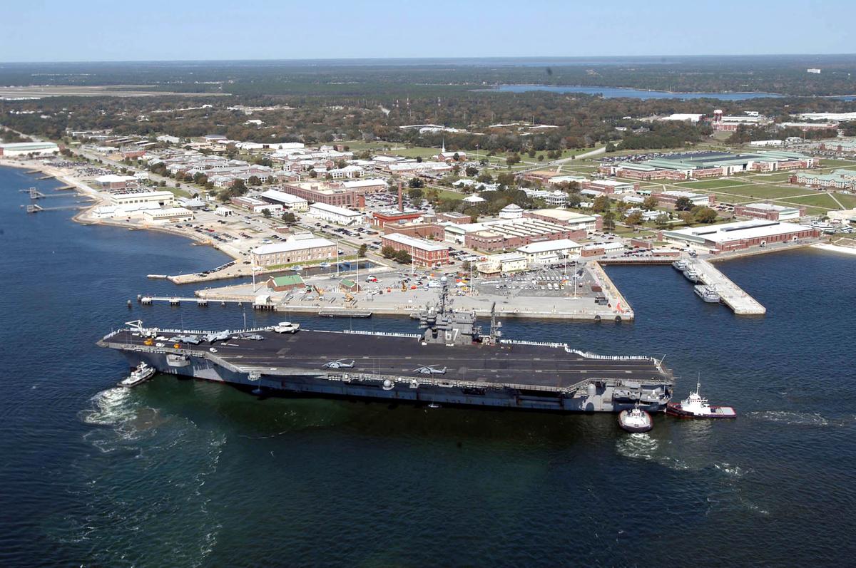 The aircraft carrier USS John F. Kennedy arrives for exercises at Naval Air Station Pensacola, Florida on March 17, 2004. (U.S. Navy/Patrick Nichols/Handout via Reuters)