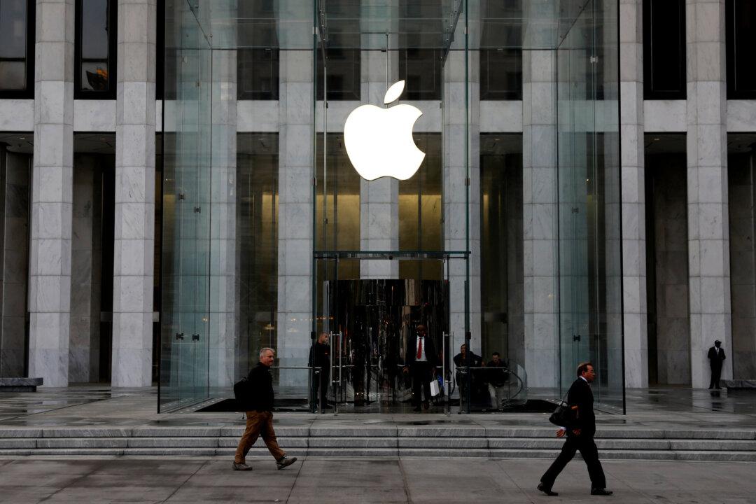 Apple Has ‘Deep Concerns’ That Ex-Employees Accused of Theft Will Flee to China