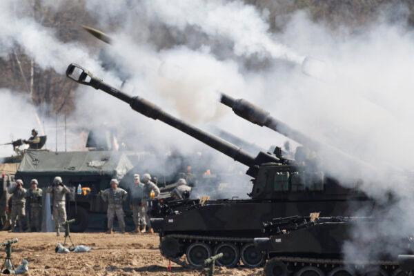 U.S. Army M109A6 Paladin self-propelled howitzers fire at the U.S. Army's Rodriguez range in Pocheon, South Korea, on March 15, 2012. (Kim Hong-Ji/AFP via Getty Images)