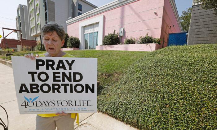 Mississippi’s 15-Week Abortion Ban Blocked by Appeals Court