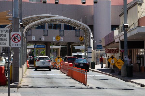 A port of entry on the U.S.–Mexico border in Nogales, Ariz., on May 23, 2018. (Samira Bouaou/The Epoch Times)