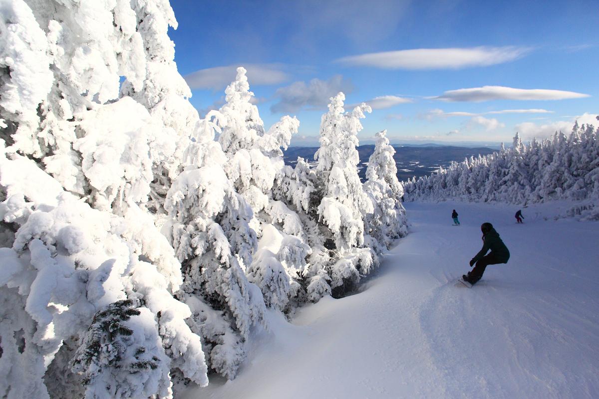 A winter wonderland—with 111 trails and 581 skiable acres. (John Atkinson/Sugarbush Resort and Alterra Mountain Company)