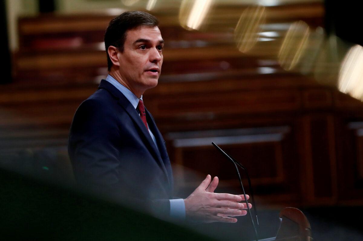 Spanish Prime Minister Pedro S<span class="ILfuVd"><span class="e24Kjd">á</span></span>nchez delivers a speech during a session on the CCP virus at Parliament in Madrid on April 9, 2020. (Mariscal/Pool via Reuters)