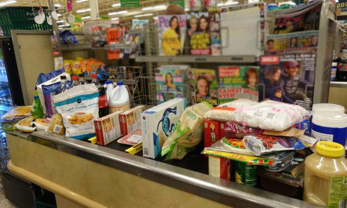 Mom With 16 Children Accused of Hoarding Groceries Writes Heartfelt Response on Facebook