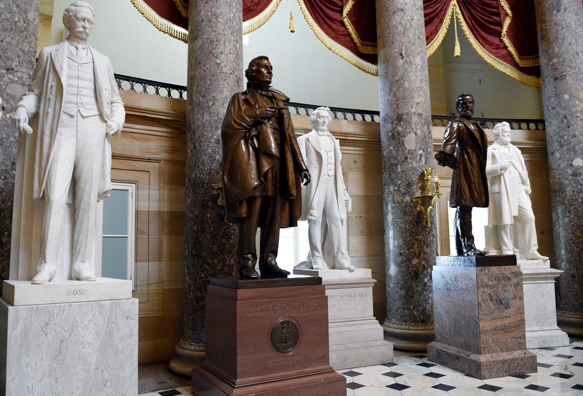 Senator Blocks Bill to Remove Confederate Statues From US Capitol
