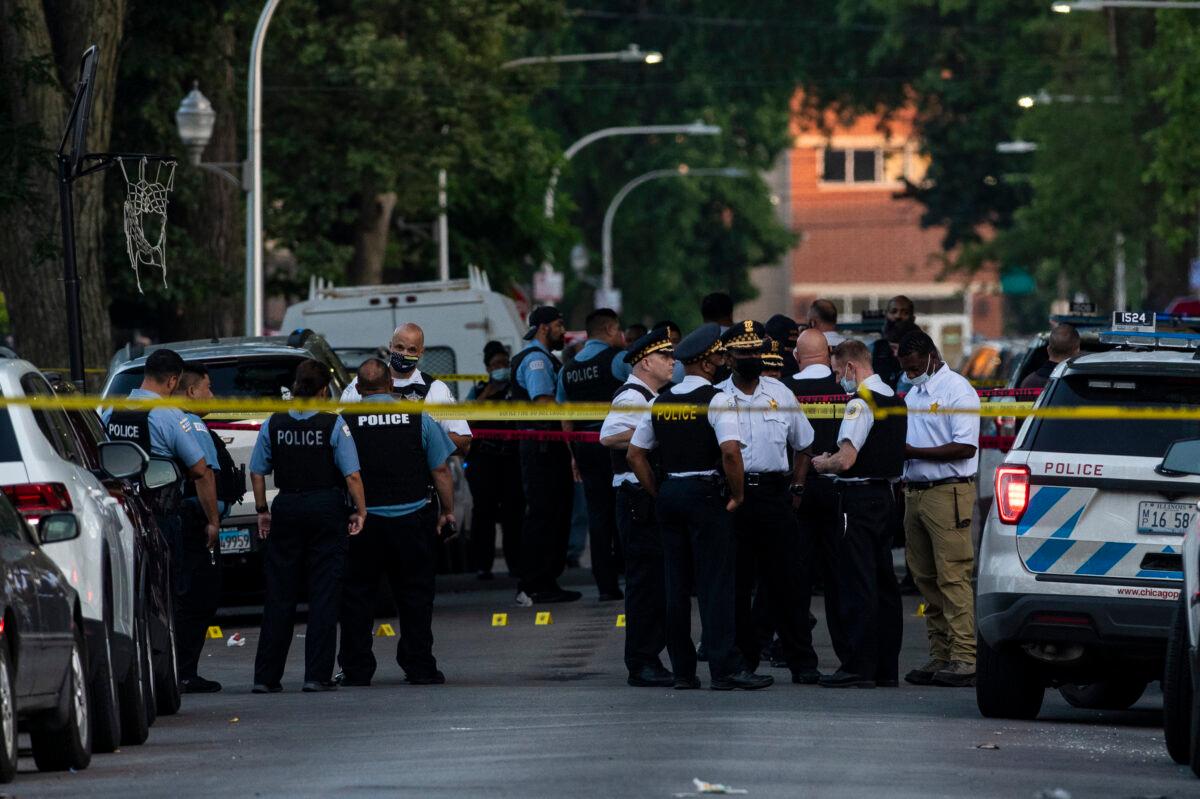 Chicago police investigate the scene where a 7-year-old girl was fatally shot in the Austin neighborhood of Chicago, Ill., on July 4, 2020. (Tyler LaRiviere/Chicago Sun-Times via AP)
