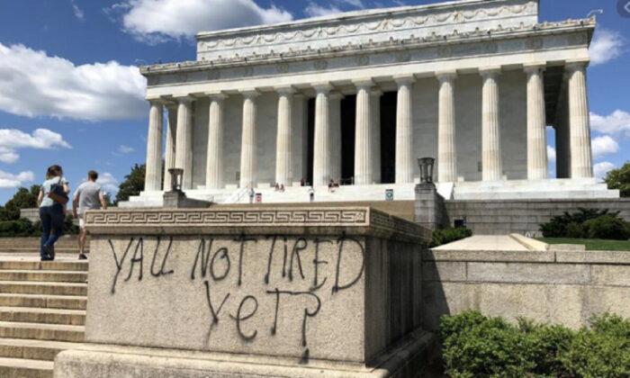 Man Who Vandalized Lincoln Memorial Could Get 10 Years in Jail