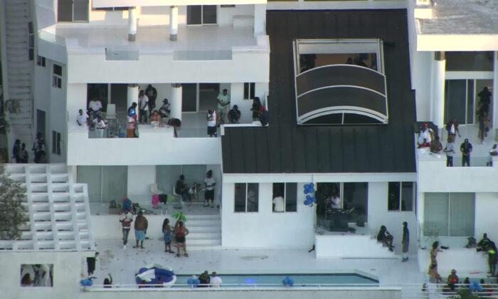 One Dead, 4 Others Injured in Los Angeles Mansion Party Shooting