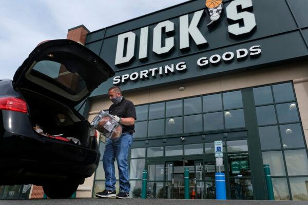Gus Promollo delivers an order into a customer's trunk at Dick's Sporting Goods in Paramus, N.J., on May 18, 2020. (Seth Wenig/AP Photo)