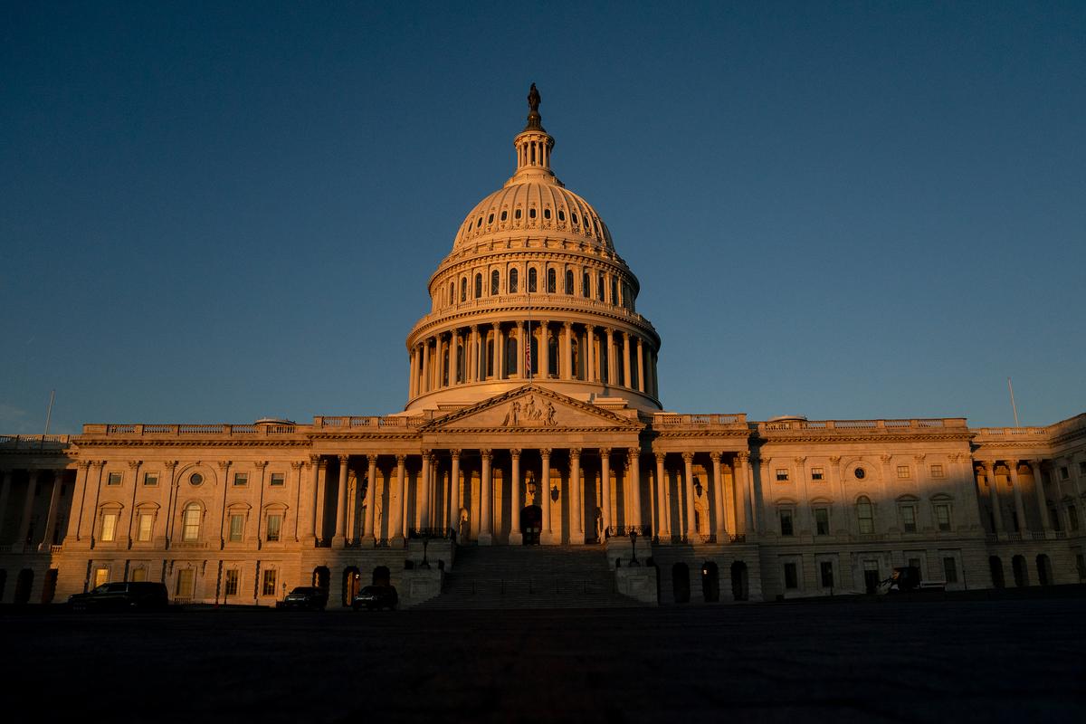 Democrats, 10 Republicans Vote for 2nd Impeachment of Trump