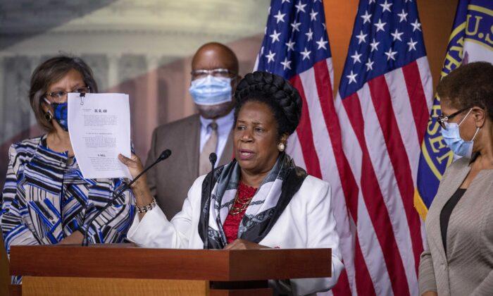Rep. Sheila Jackson Lee Introduces Bill Criminalizing Speech Deemed ‘White Supremacist’