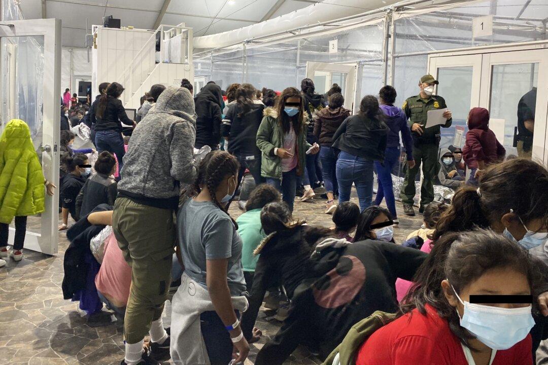 More Than 16,500 Unaccompanied Minors in CBP, HHS Custody