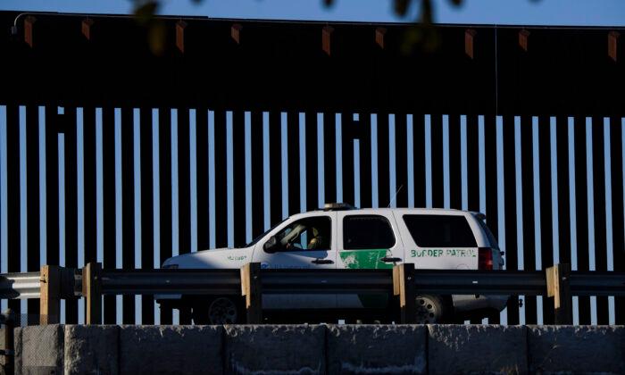 Smugglers Caught Using Fake Border Patrol Vehicle to Sneak Illegal Aliens Into US