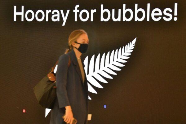A traveller departs for New Zealand at Sydney International Airport on April 19, 2021, as Australia and New Zealand opened a trans-Tasman quarantine-free travel bubble. (Saeed Khan/Getty Images)
