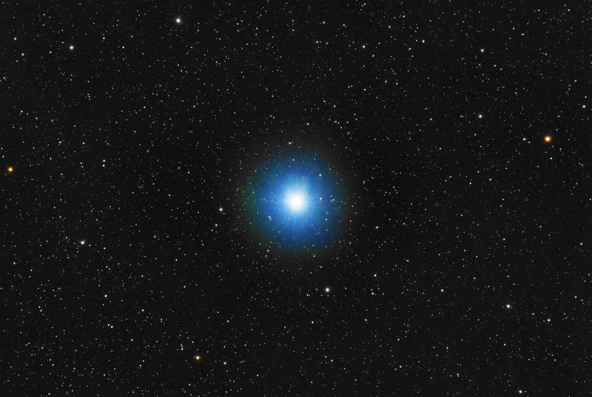 Vega, the fifth-brightest star in the night sky, and the brightest in the northern celestial hemisphere, is captured from Syed's back garden. (Caters News)