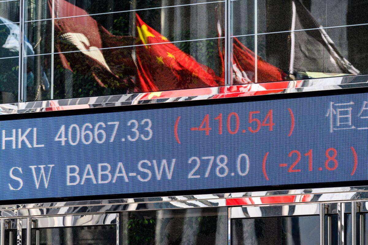 Stock prices of Alibaba Group Holding Ltd. (BABA-SW) (top C) drop on the Hong Kong Stock Exchange after its financial wing Ant Group’s record-breaking IPO was suspended the night before, on Nov. 4, 2020. (Anthony Wallace/AFP via Getty Images)