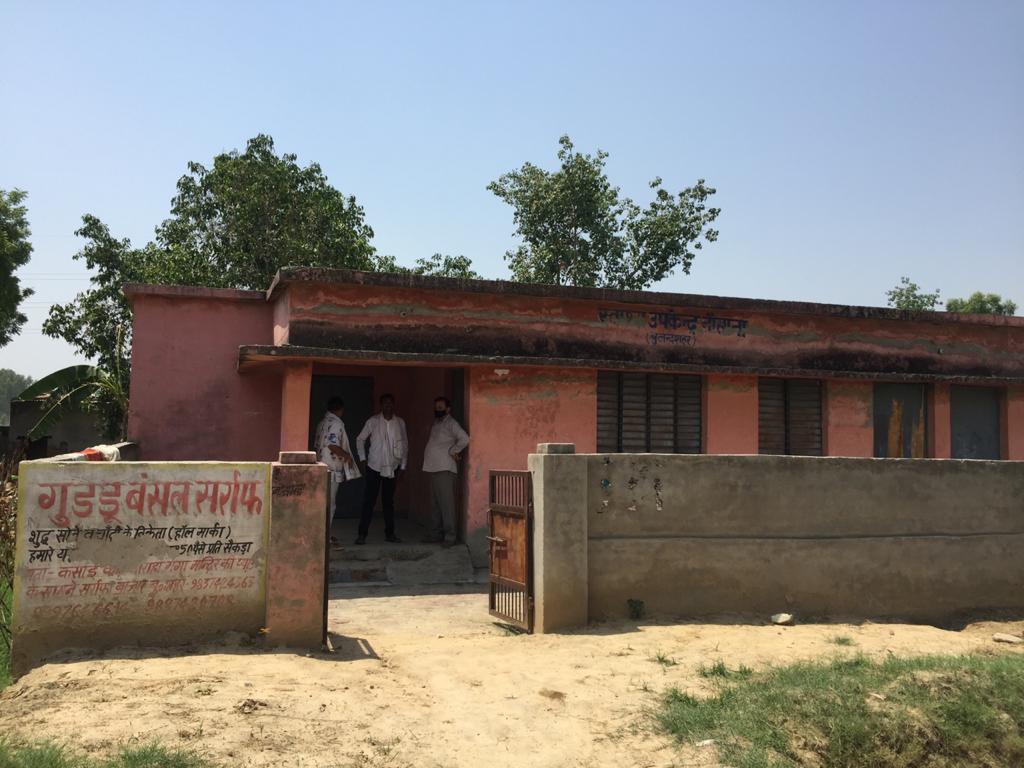 The health sub-center at Nausana village, near Bulandshahr in Uttar Pradesh state, was found locked on May 27; locals said it's not functional. (Venus Upadhayaya/Epoch Times)