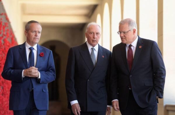 Former Labor Party Opposition Leader Bill Shorten (L), former Prime Minister Paul Keating and Prime Minister Scott Morrison (R) walk along the Roll of Honour during the Remembrance Day Service at the Australian War Memorial in Canberra, Australia, on Nov. 11, 2018. (Tracey Nearmy/Getty Images)