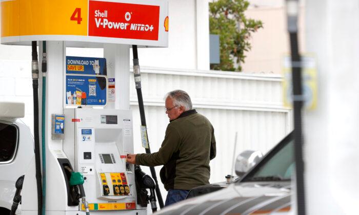 US Gas Prices Rise to New 7-Year-High With No Drop in Sight