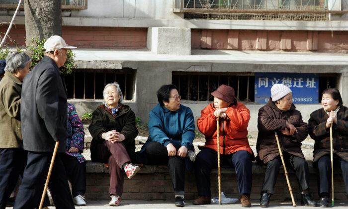 Over 45 Million Elderly Chinese Need Care Amid Deep Aging Trend
