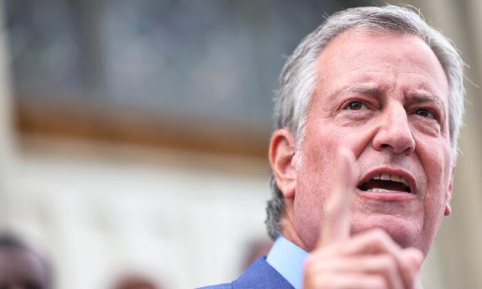NYPD’s Largest Police Union Sues Mayor Over COVID-19 Vaccine Mandate