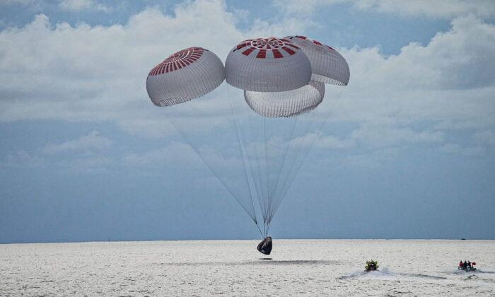SpaceX Capsule With World’s First All-Civilian Orbital Crew Splashes Down Off Florida