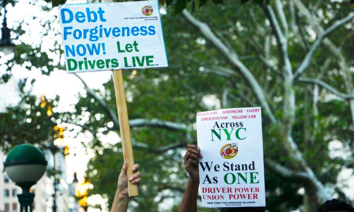 NYC Taxi Drivers Vow to Continue Protesting Against Medallion Relief Plan