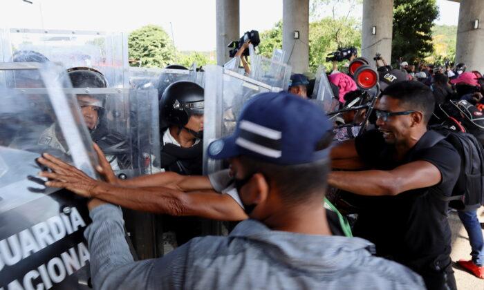 2,000-Person Caravan Surges Past Mexican Riot Police Near Guatemala Border