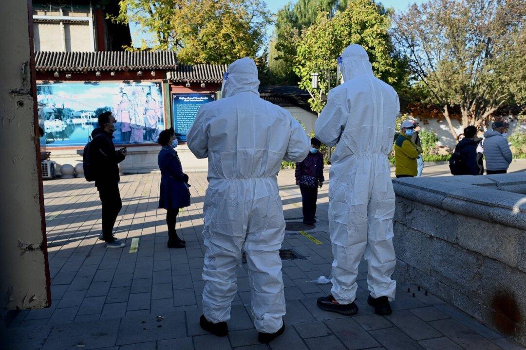 Tourists in Chinese Border Town Trapped by COVID-19 Outbreak