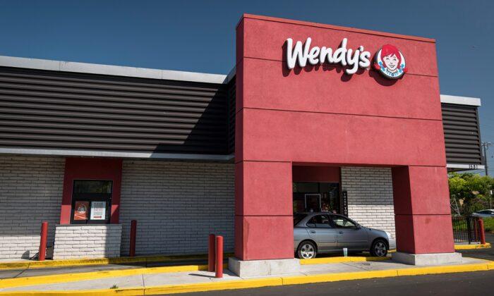 17 Wendy’s Employees Leave on the Spot by Taping Sign to Drive-Thru: ‘We Quit’