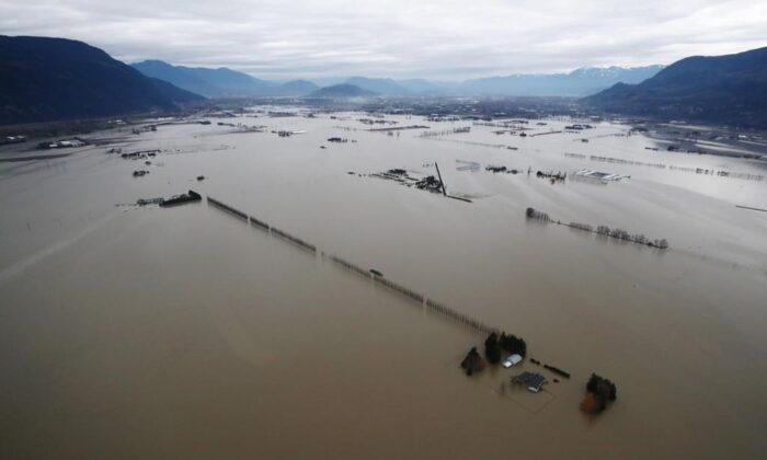 Ottawa Clarifies COVID 19 Travel Exemption on BC US Border During Floods