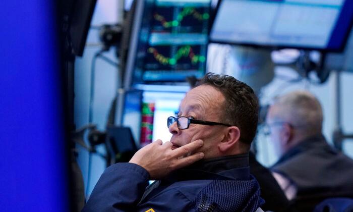 S&P 500, Dow Surge Over 1 Percent on Boost From Financials, Boeing