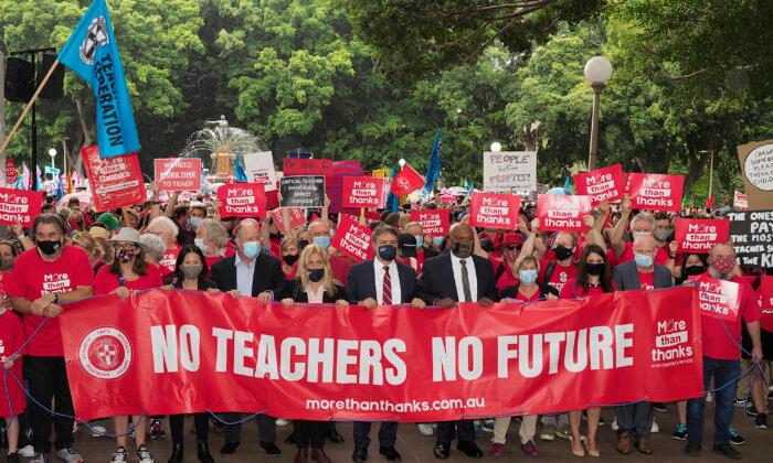 Promise to Expand Pilot to Retain Best New South Wales Teachers