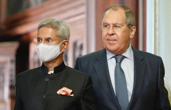 A file image of Russia's Foreign Minister Sergei Lavrov (R) and India's Minister of External Affairs Subrahmanyam Jaishankar enter a hall to attend a press conference after their meeting in Moscow, on July 9, 2021. (Shamil Zhumatov/Pool/AFP via Getty Images)
