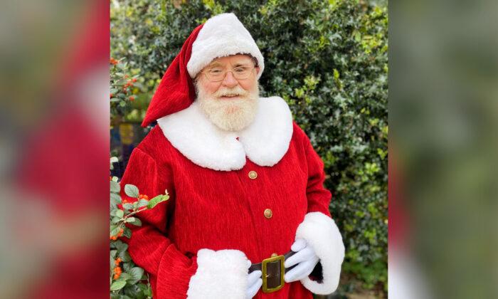 ‘It’s Just Lovely’: Man Who Has Been Santa Claus for the Past 35 Years Shares His Journey