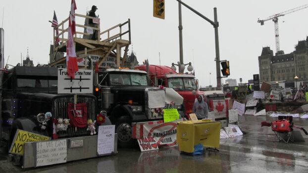 Protesters demonstrate against COVID-19 mandates and restrictions in Ottawa on Feb. 10, 2022. (Annie Wu/NTD Television)