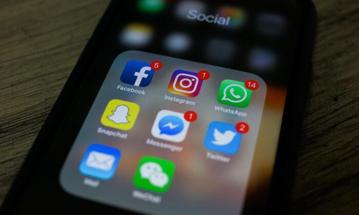US Teens Using Social Media ‘Almost Constantly’ Despite Concerns, Survey Shows