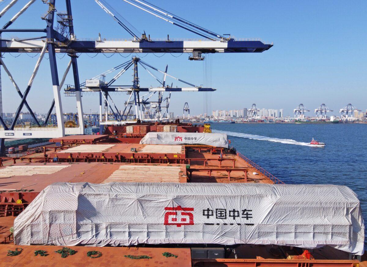 A quayside bridge loads cargo for the China-Africa liner "Shengli Grace" in Yantai Port, East China's Shandong province, Dec 21, 2021. (Tang Ke / Costfoto/Future Publishing via Getty Images)