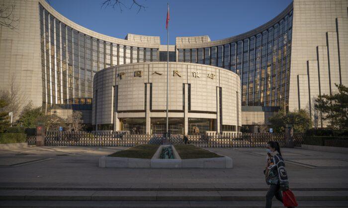 China’s Central Bank Unexpectedly Maintains Rate, Adds Liquidity