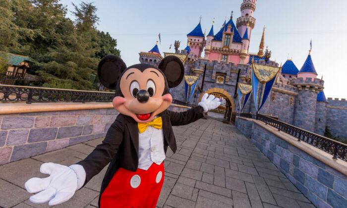 Mickey and Minnie Mouse Now in Public Domain
